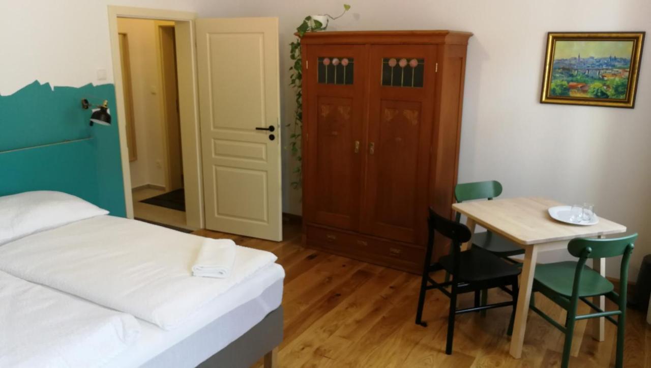 Penzion Stastny Medved Znojmo Kültér fotó